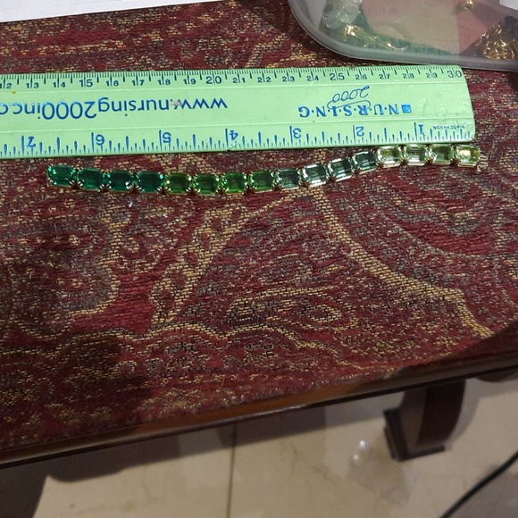New AUTHENTIC GENUINE SWAROVSKI LUCENT Gold Green tennis Bracelet 7" - Picture 4 of 10